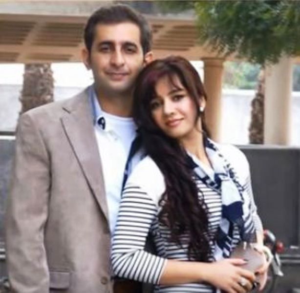 رابي بيرزادا مع زوجها
