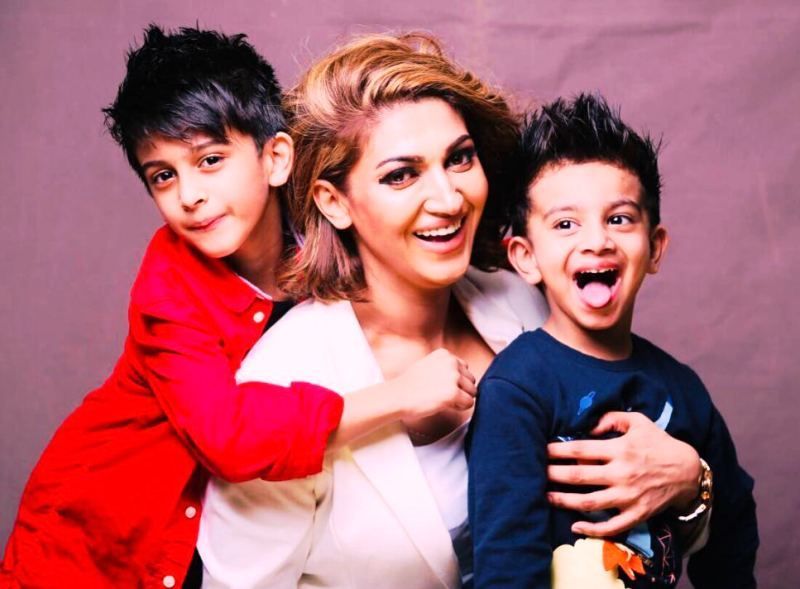 Sana Fakhar ze swoimi dziećmi