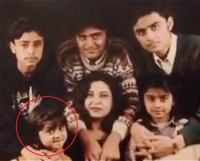 Zoya Nasir mit ihrer Mutter und ihren Geschwistern