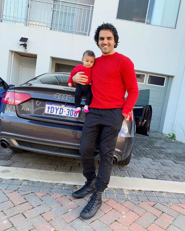Yusof Mutahar se svou dcerou a autem