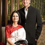 Vikram Chandra feleségével Seema Chandra