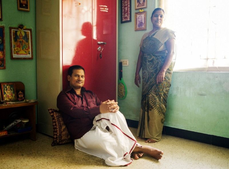 Arunachalam Muruganantham với vợ của mình