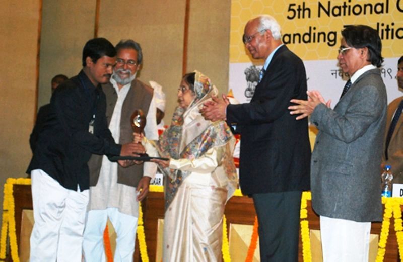 Arunachalam Muruganantham avec le prix national de l'innovation