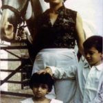 डेविड हेडली एक बच्चे के रूप में, अपनी माँ और छोटी बहन के साथ