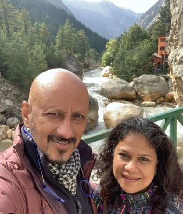   Shantanu Moitra vaimonsa kanssa