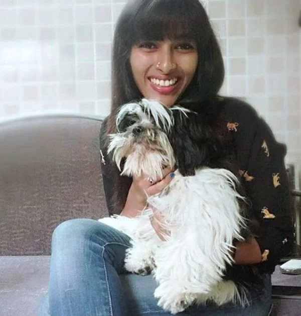   Reshma Rajan dengan Anjingnya