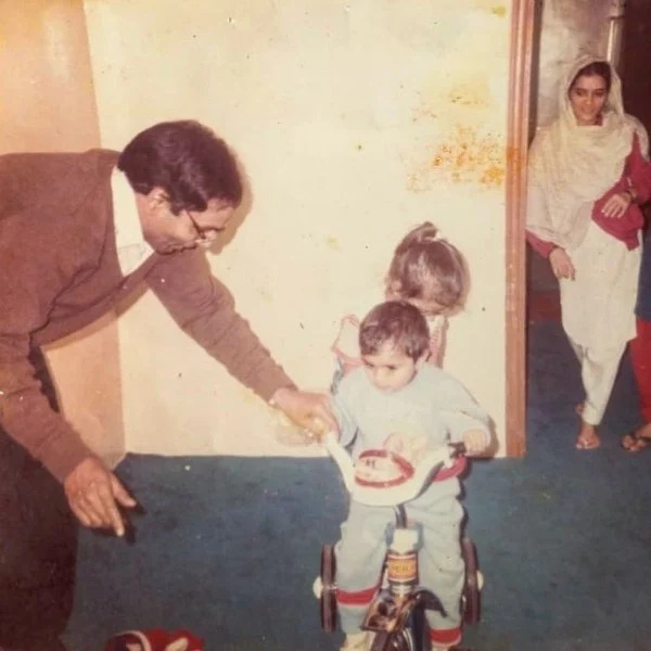   Yasser Desai jako dziecko