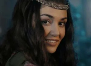   Hande Erçel trong một cảnh quay từ bộ phim Thổ Nhĩ Kỳ đầu tay Mest-i Aşk của cô