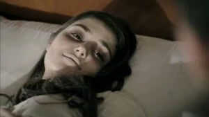   Hande Ercel trong một cảnh quay từ chương trình truyền hình Çalıkuşu