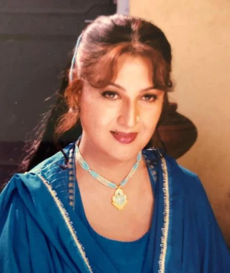 Daljeet Kaur (actriu punjabi) Alçada, edat, mort, marit, fills, família, biografia i més