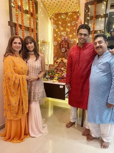   Sohail Kathuria sa svojom obitelji tijekom Ganesh Chaturthija