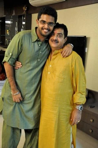   Sohail Kathuria sa svojim ocem