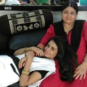   Parul Yadav met haar moeder