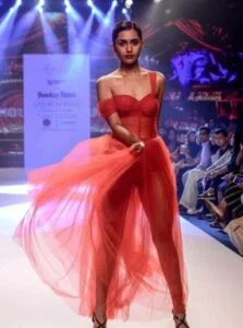   Anushka Luhar tijdens de Bombay Times Fashion Week