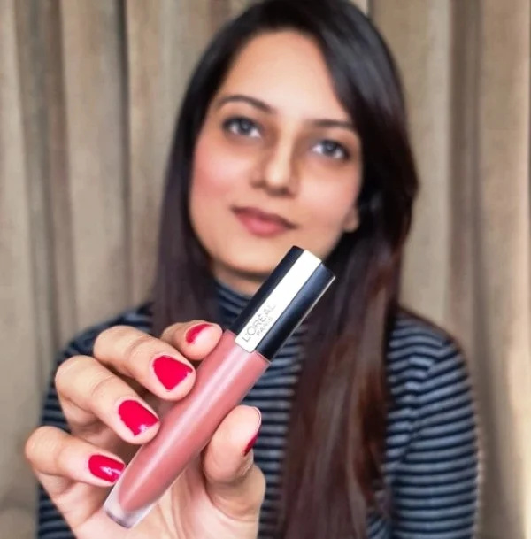   Pemodelan Khushbu Patel untuk L'Oréal Paris' product