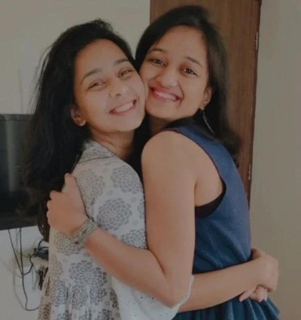   Rupal Nand avec sa soeur