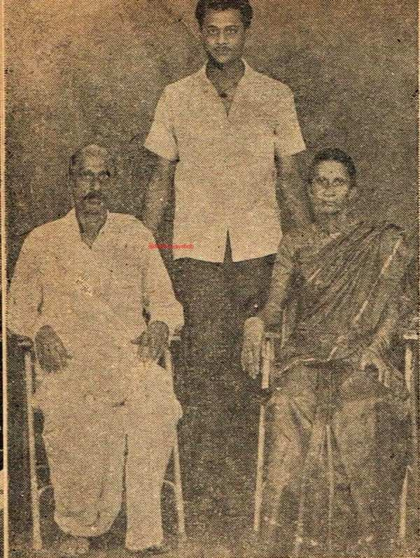   Krishnam Raju sa svojim roditeljima