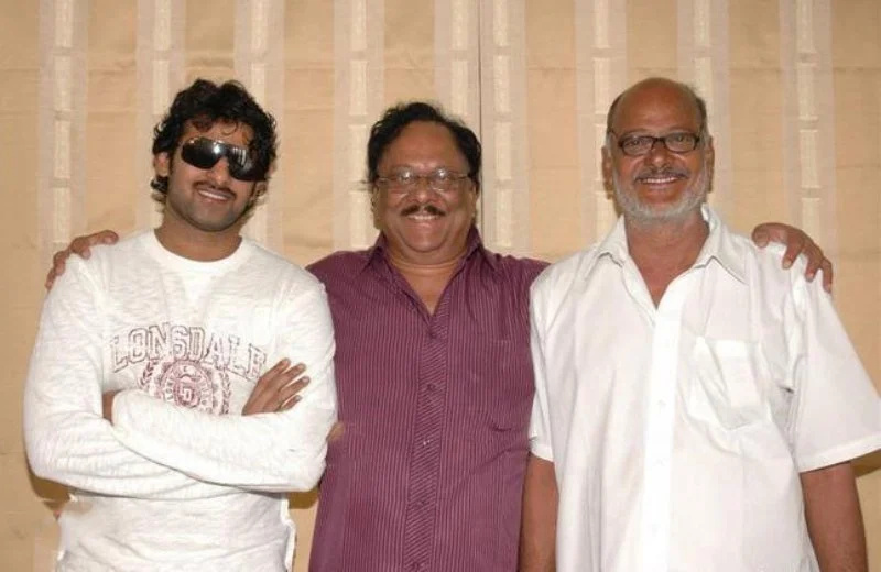   S lijeva na desno, Prabhas, Krishnam Raju i Uppalapati Surya Narayana Raju