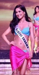   Ojasvi Sharma bij de Liva Miss India 2021 schoonheidswedstrijd