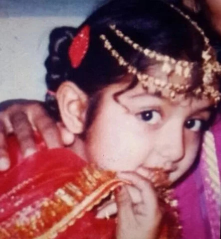   सोनिया मन्नू's childhood picture