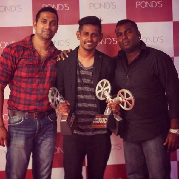   दिनेश कनगरत्नम ने 2013 में डेराना म्यूजिक वीडियो अवार्ड्स में 3 पुरस्कार जीते