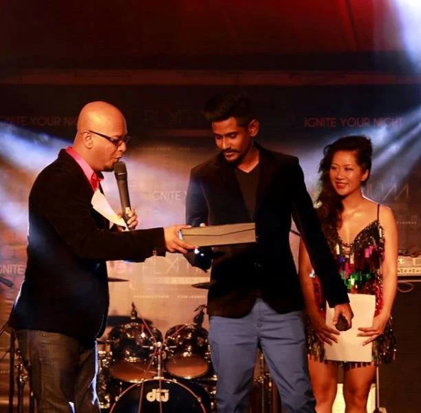   Vima Awards 2014 में पुरस्कार प्राप्त करते हुए दिनेश कनगरत्नम