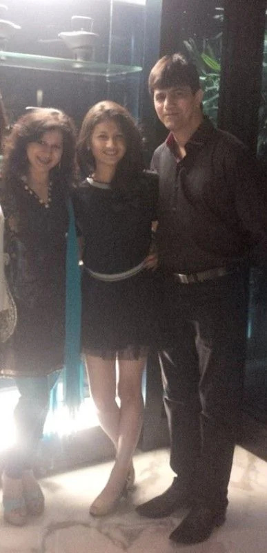   Saniya Anklesaria z rodzicami