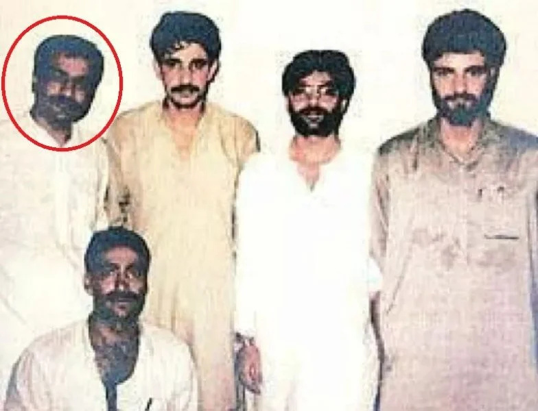   1993년 카라치에서 Tiger Memon(극좌파), Usmaan, Hilal Baig 등의 회의 이미지