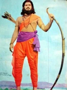   Krishna dans le rôle d'Alluri Seetharama Raju dans une image du film Alluri Seetharama Raju (1974)