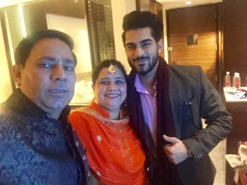   Tehraan Bakshi z rodzicami