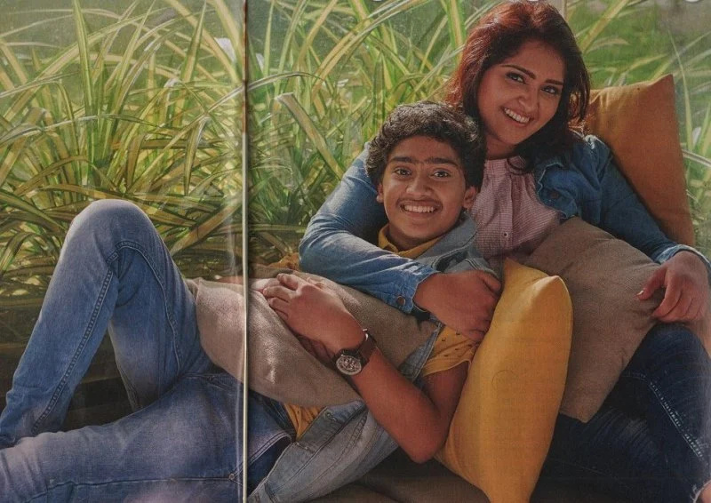   Sanoop Santhosh bersama kakaknya, Sanusha Santhosh