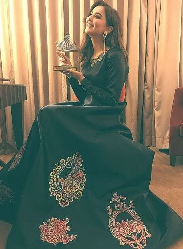   Hania Aamir hawak dito PIFF award