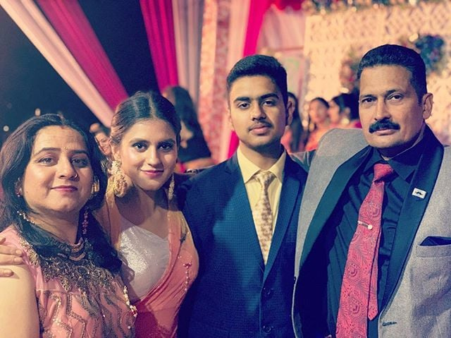   Arushi Handa med sin familj