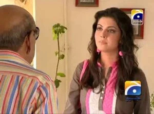   נידה יאסיר בסטילס מתוכנית הטלוויזיה הפקיסטנית Nadaaniyaan ב-Geo TV