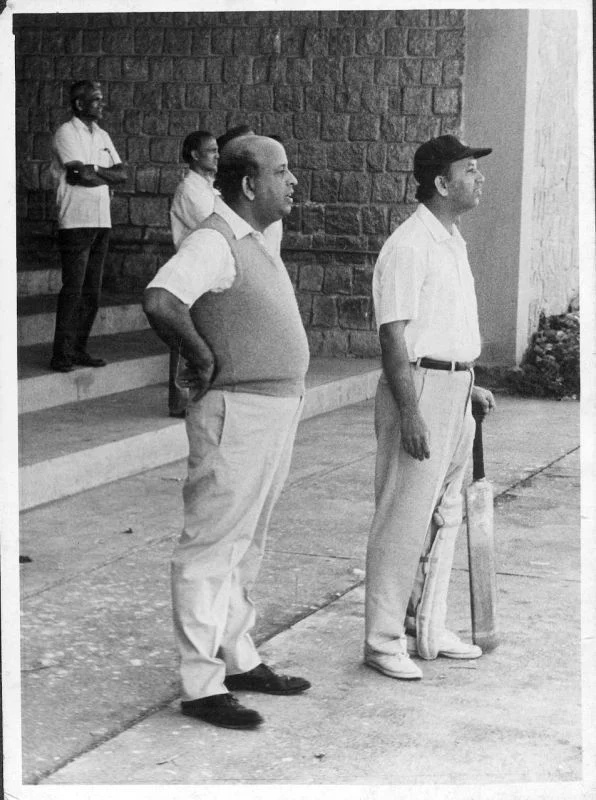   Udupi Ramachandra Rao pelaa krikettiä