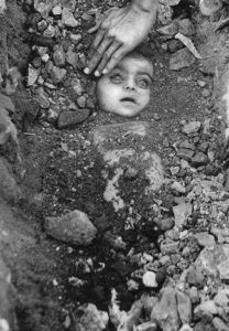 תמונה שצולמה על ידי Raghu Rai במהלך הטרגדיה של Bhopal