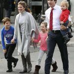 Justin vaimonsa ja lastensa kanssa