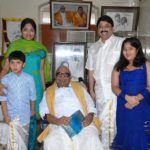 Dayanidhi Maran bersama istri, anak dan Karunanidhi