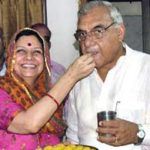 Bhupinder Singh Hooda bersama isterinya