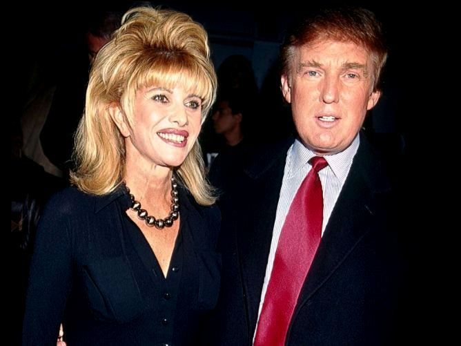 Donald Trump entisen vaimonsa Ivana Trumpin kanssa