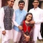 Shahnawaz Hussain с децата си