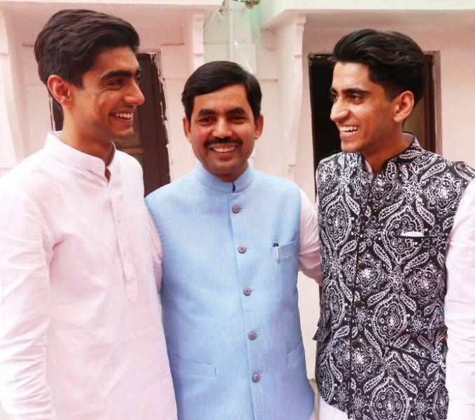 Shahnawaz Hussain и с двамата си сина