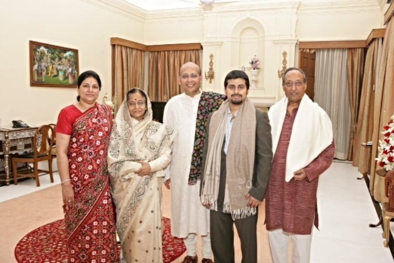 دكتور. أبهيشيك سينغفي مع أنكيتا سينغفي ورئيسة الهند السابقة براتيبها باتيل