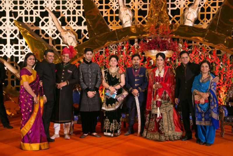 Abhishek Singhvi med familien på en bryllupsfunksjon