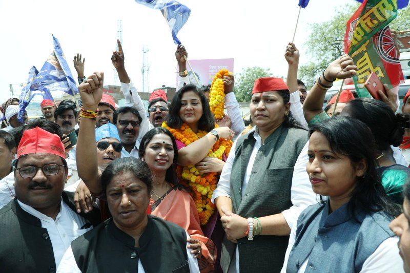 Shalini Yadav em campanha em Varanasi durante as eleições de Lok Sabha de 2019