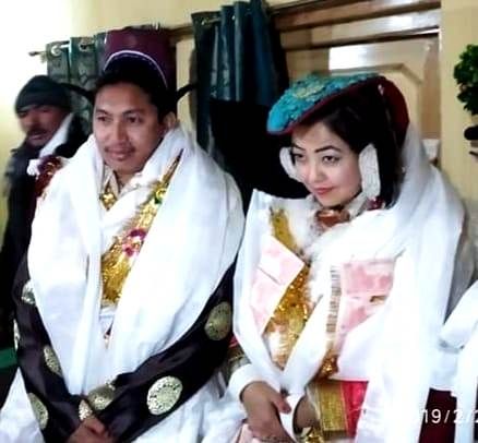 Jamyang Tsering Namgyal con su esposa Sonam Wangmo el día de su boda