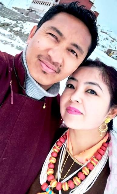 Jamyang Tsering Namgyal مع زوجته Sonam Wangmo