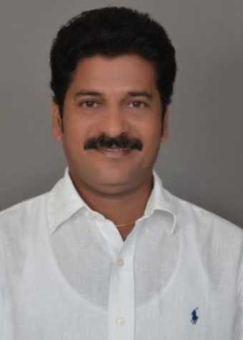 Revanth Reddy သည် လူငယ်တစ်ဦးဖြစ်သည်။