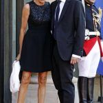 Emmanuel Macron vaimonsa kanssa