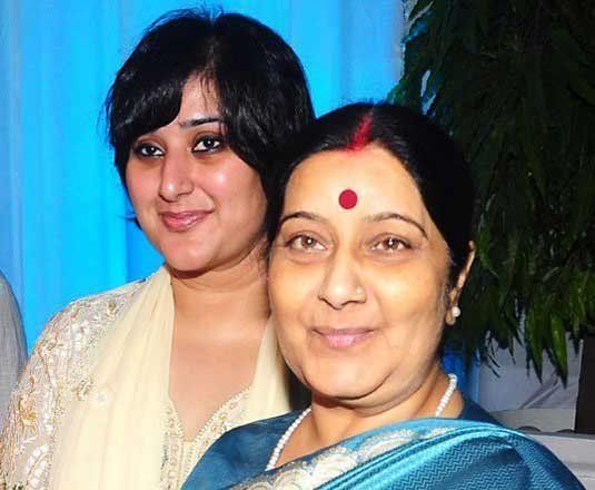 Dcéra a manželka Swaraja Kaushala